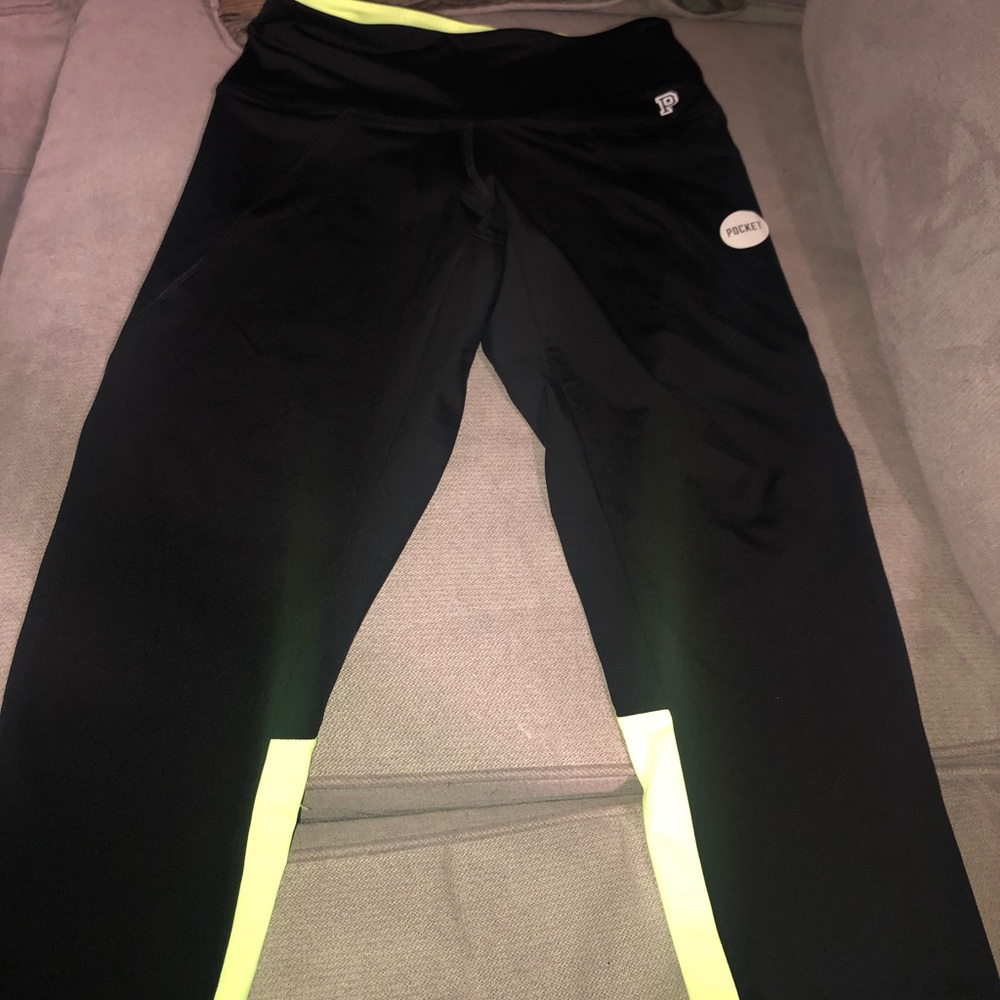1 HrSale 🚨🚨NWT pink leggings